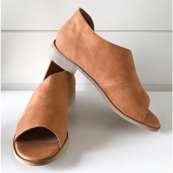 Shoes - Open Toe Side Cutout Sandals in Cognac